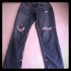H&M boyfriend-style jeans; sz. 6